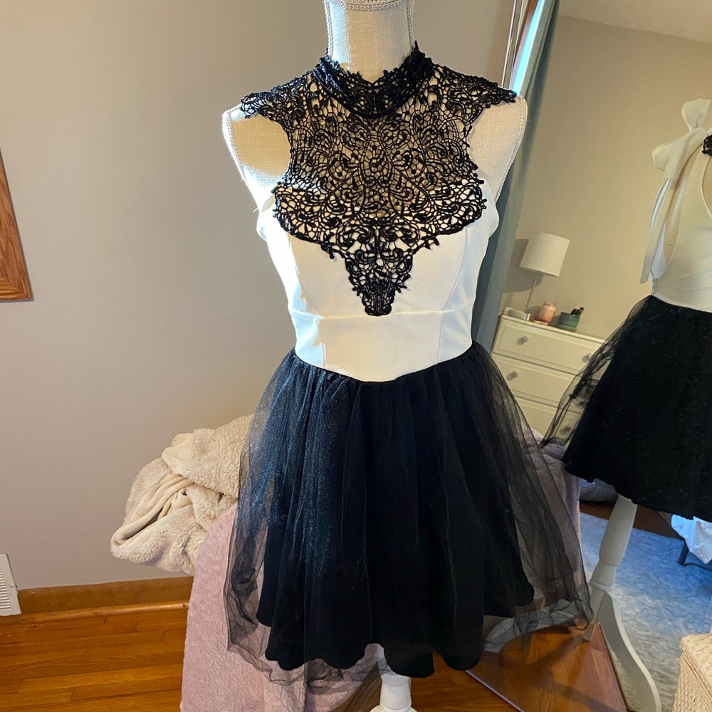 Size small Black and white short formal homecoming / wedding party dress